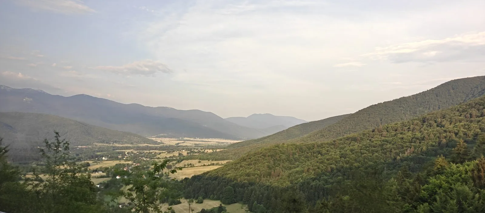 Valle de Gacka y campiña en Otočac