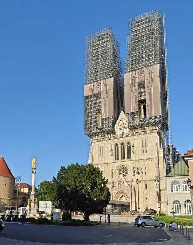 Calles históricas y arquitectura en la Ciudad Alta de Zagreb